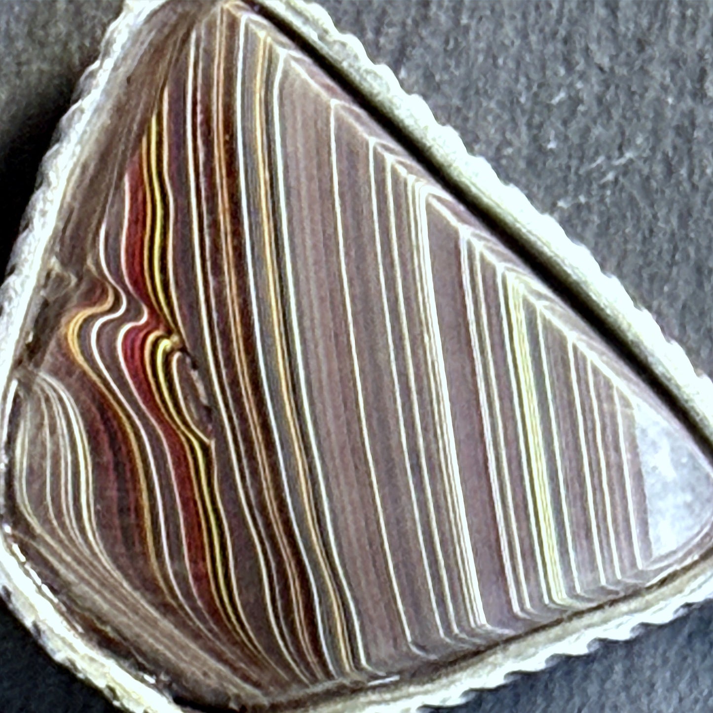 Macro of the fordite Detroit-agate layers, reverse face of the reversible triangle
